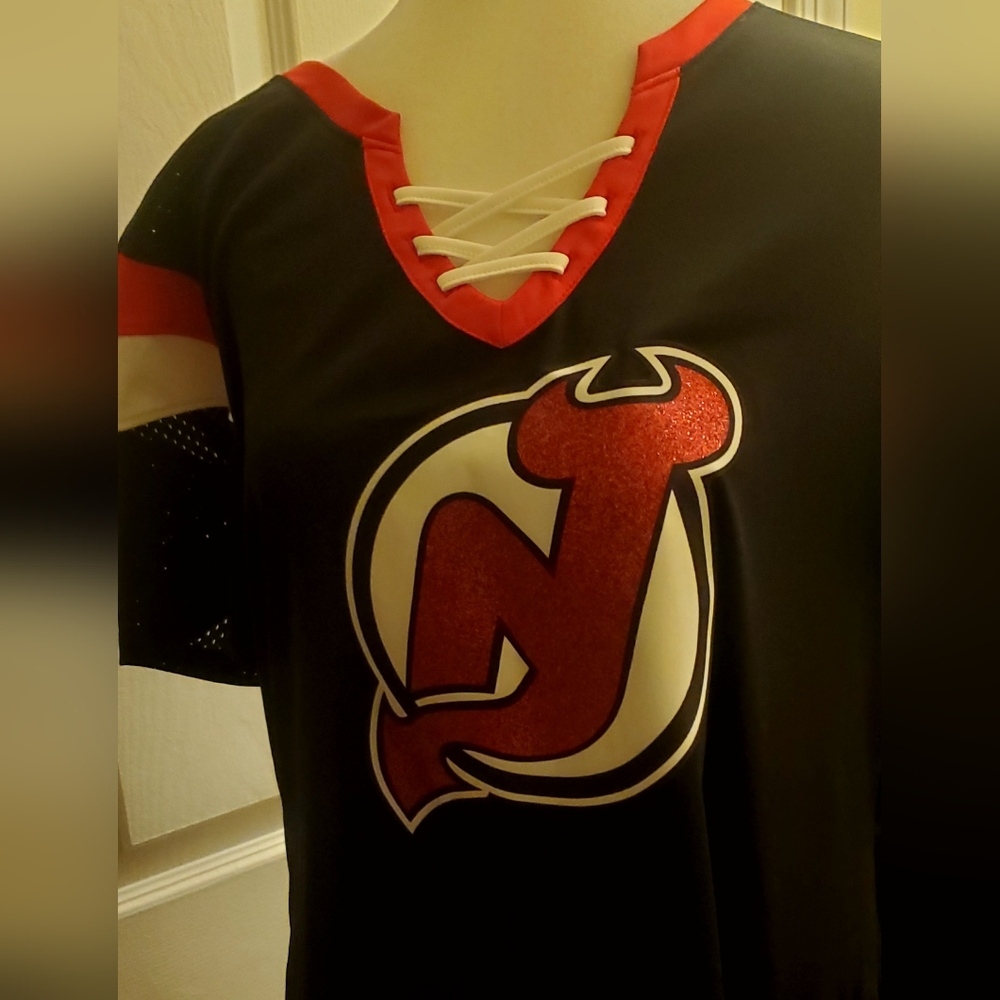 BRAND NEW with Tags NHL Fanatics womans  Hockey shirt